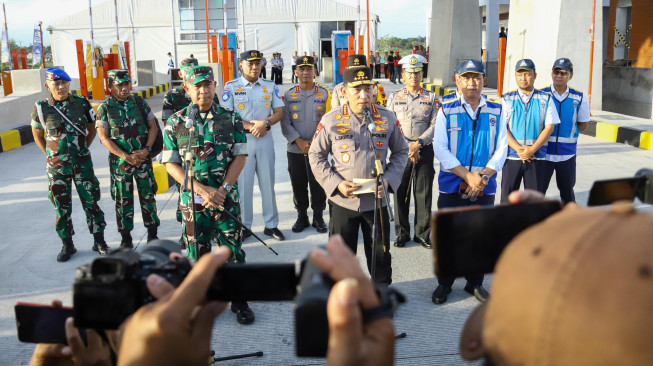 Persiapan Pengamanan Natal-Tahun Baru, Kapolri dan Panglima TNI Tinjau Gerbang Tol Prambanan